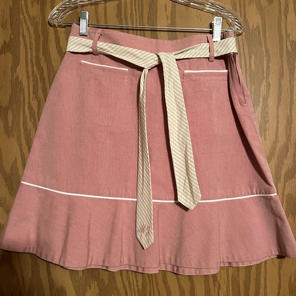 Marc Jacobs pink skirt with white detail. Size 4